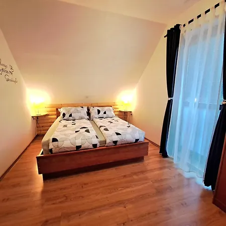 Erika Apartman *